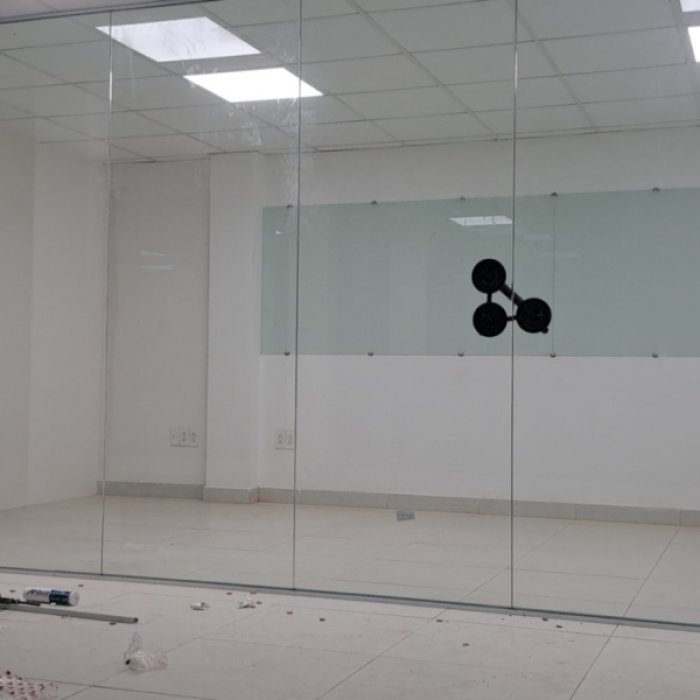 Thi công kính cường lực Biên Hòa