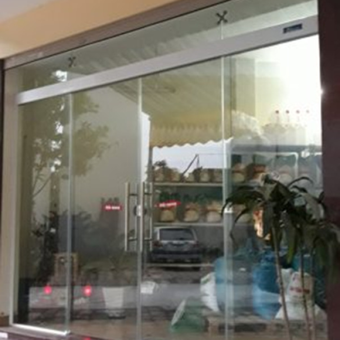 Thi công cửa kính cường lực nhà phố Bình Dương
