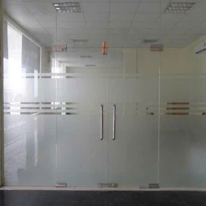 Thi công kính cường lực giá rẻ Biên Hòa Đồng Nai