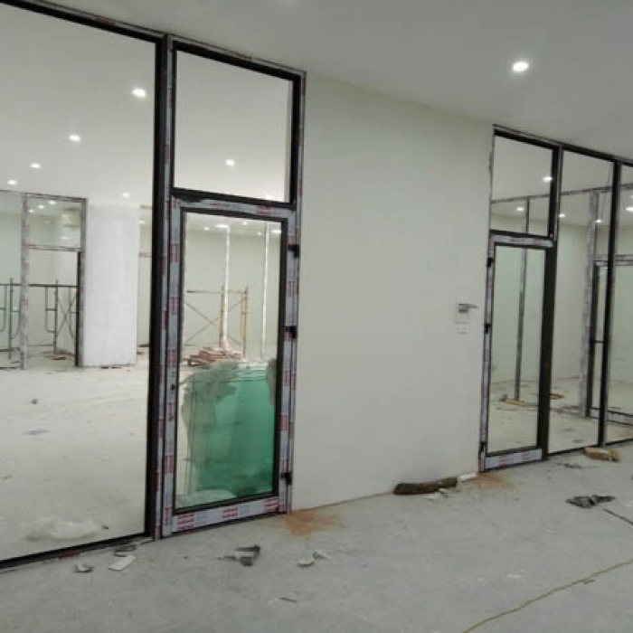 Cắt kính cường lực uy tín Đồng Nai