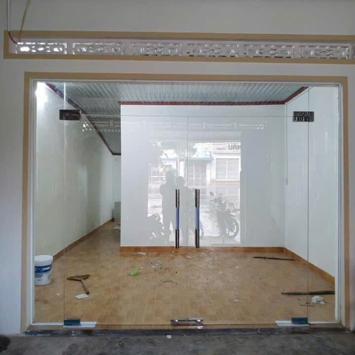 Thi công kính cường lực Biên Hòa