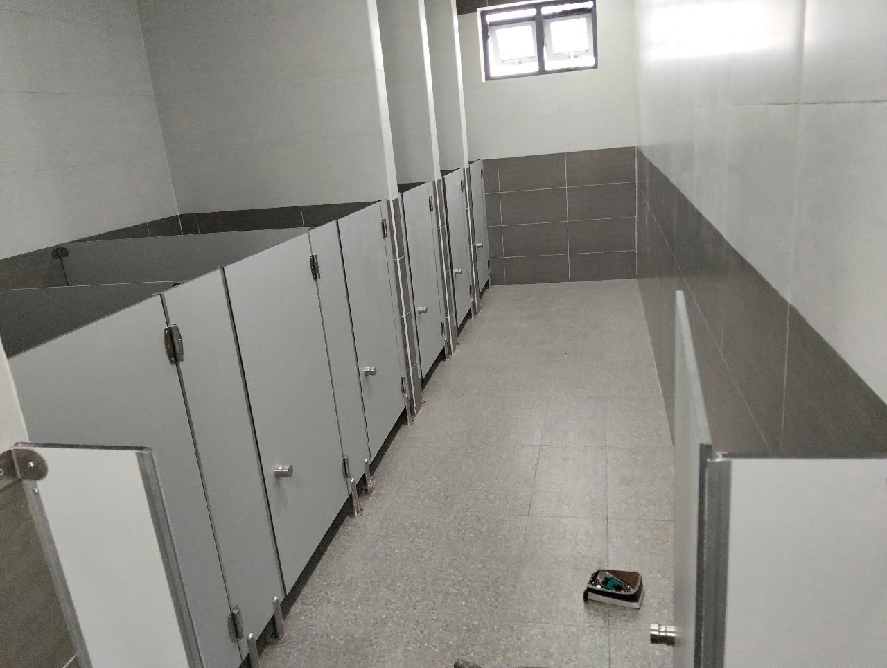 VÁCH NGĂN VỆ SINH COMPACT ĐỒNG NAI