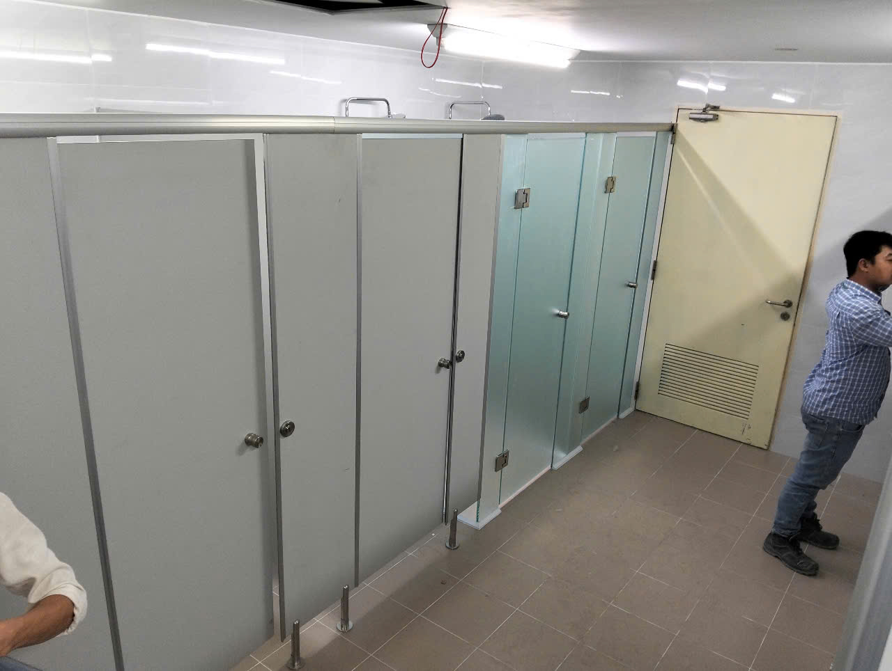 Thi công vách ngăn compact tại TP HCM