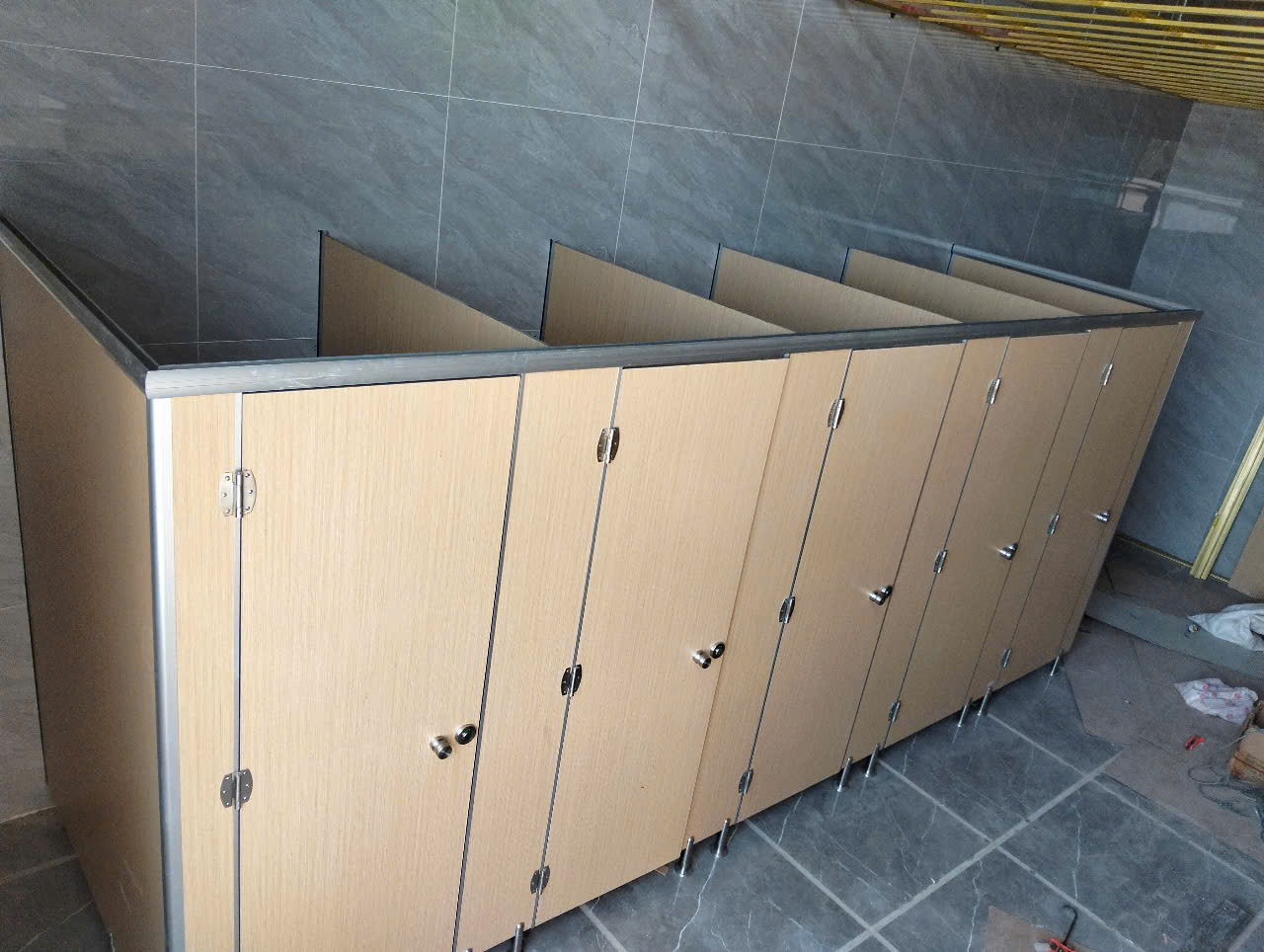 VÁCH NGĂN VỆ SINH COMPACT NHƠN TRẠCH ĐỒNG NAI