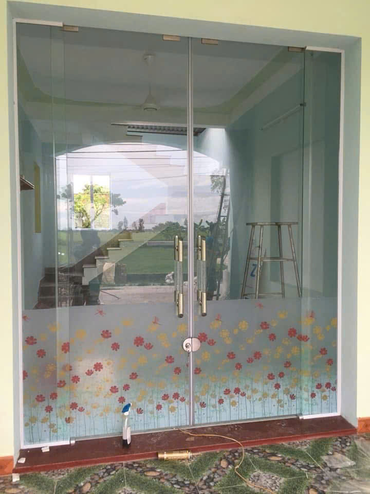 Thi công kính cường lực Biên Hòa