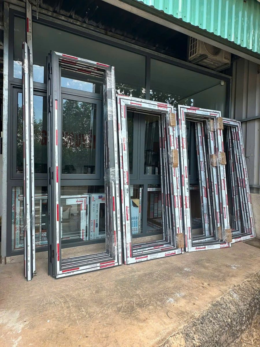cửa nhom uốn vòm