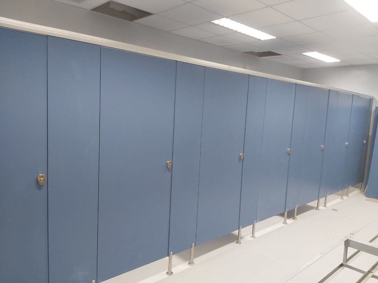 Lắp đặt vách ngăn compact Tân Uyên uy tín