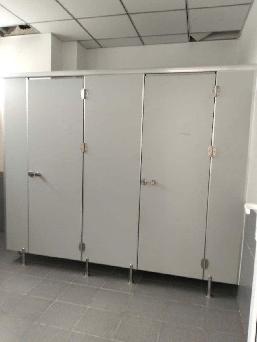 Lắp đặt vách ngăn vệ sinh compact tại Nhơn Trạch – Đồng Nai