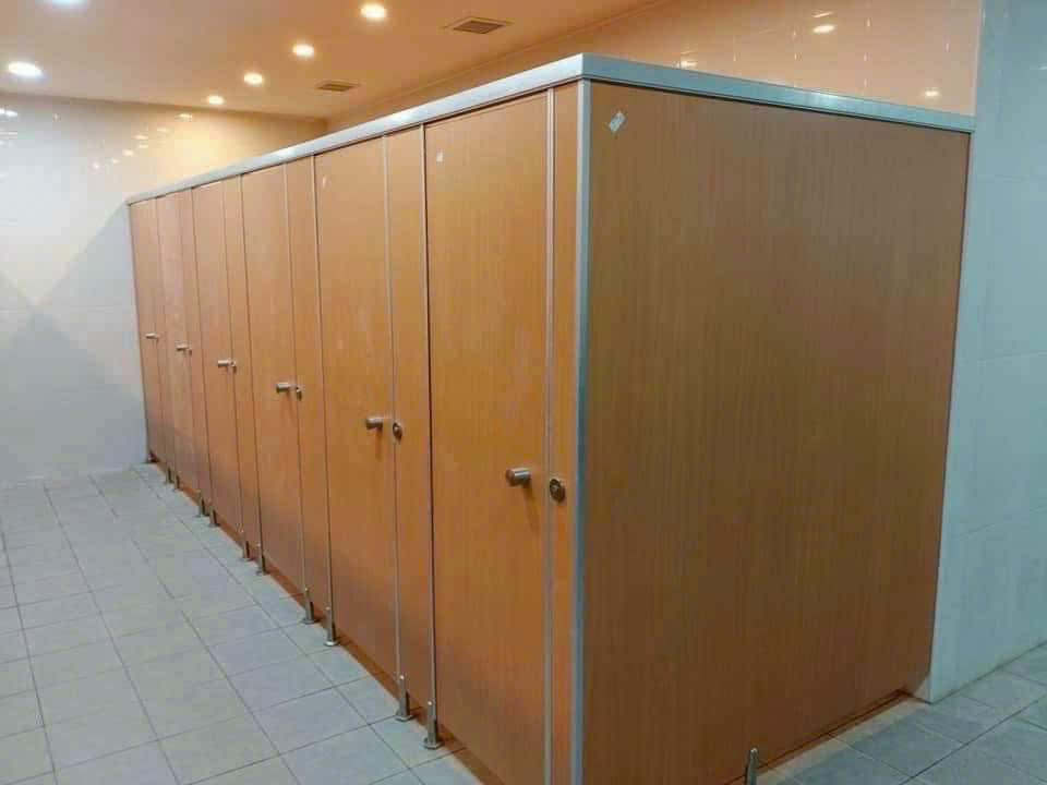 Lắp đặt vách ngăn compact uy tín TP HCM