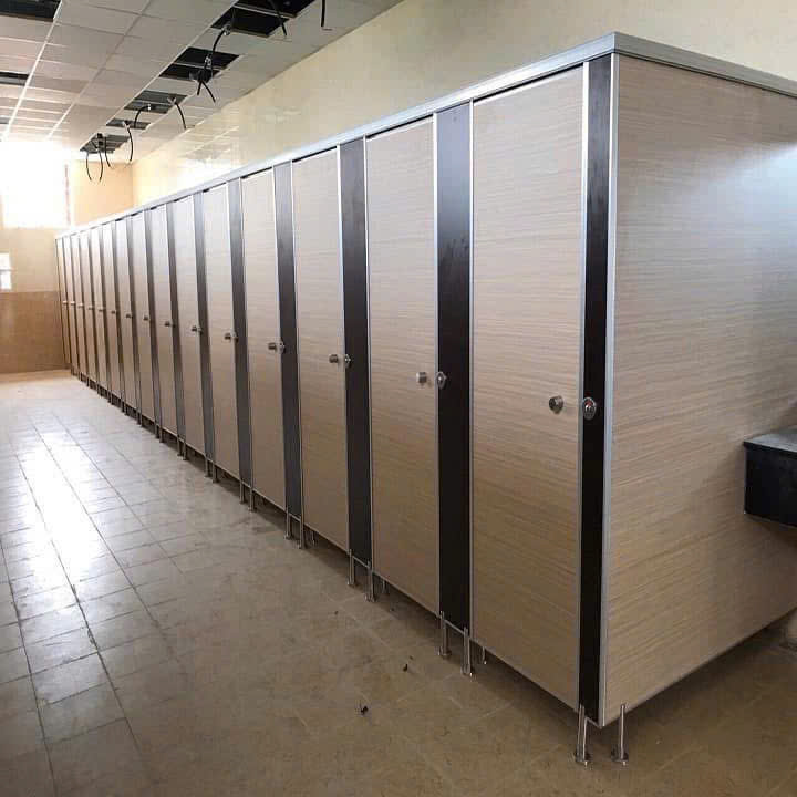 Lắp đặt vách ngăn vệ sinh compact chuyên nghiệp tại Đồng Nai