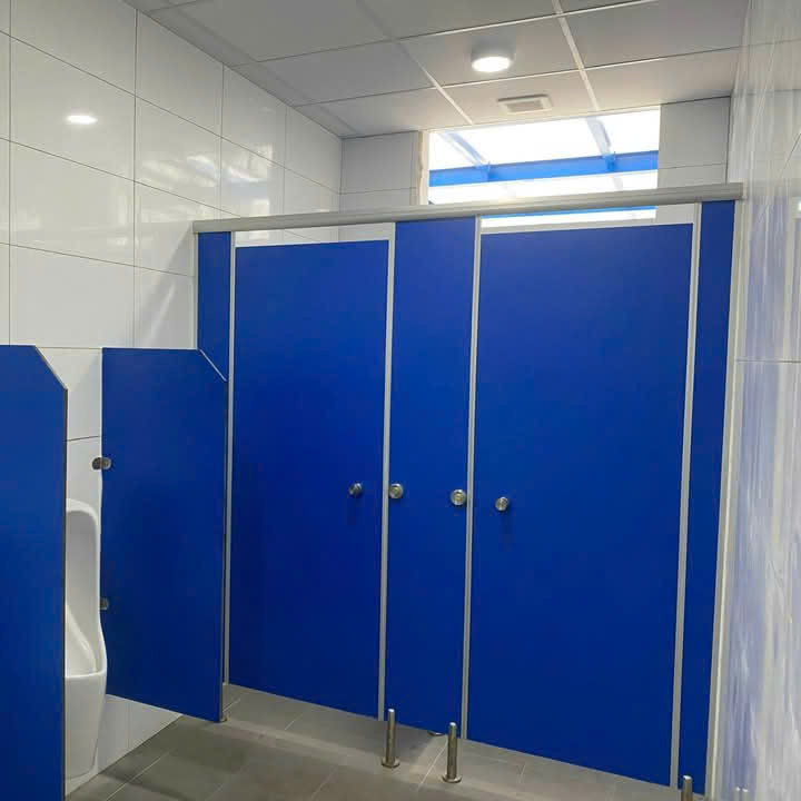vách ngăn vệ sinh chống nước