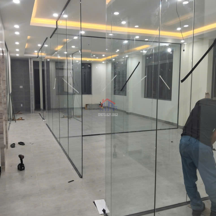CỬA KÍNH LONG THÀNH ĐỒNG NAI THI CÔNG CỬA KÍNH CƯỜNG LỰC